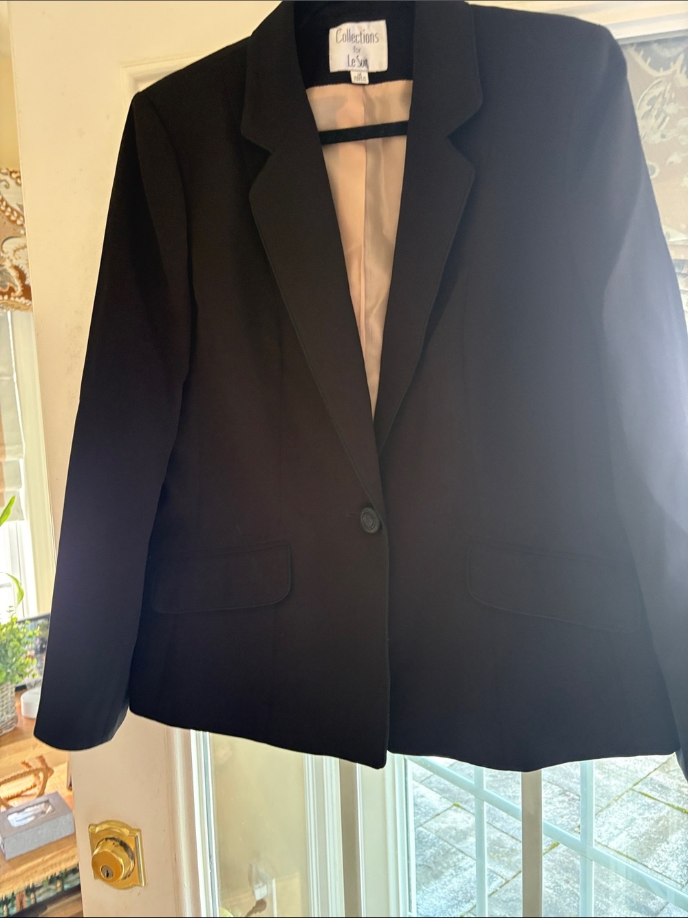 Woman’s Le Suit Black Pantsuit Size 14
